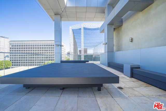 702 S Serrano Avenue, Los Angeles CA: https://media.crmls.org/mediaz/26eee994-5e02-420e-9baf-ffc0dd63e473.jpg