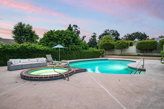 1444 Rodeo Dr, La Jolla CA: https://media.crmls.org/mediaz/26ef4f90-be50-4f78-b94e-cc8b9f0e2cb7.jpg