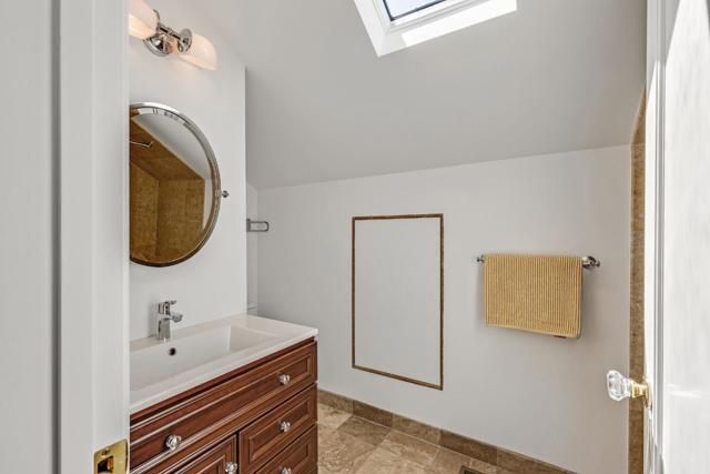 838 Walnut Avenue, Burlingame CA: https://media.crmls.org/mediaz/26f07ac7-78df-4e70-af18-ab45ab2681c5.jpg