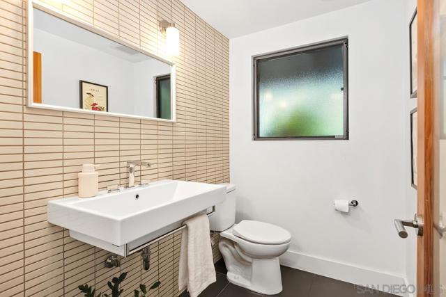 Image 29 of 40 For 4286 Merritt Boulevard