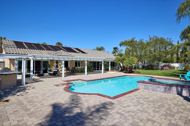 1314 Deerbrook Drive, San Marcos CA: https://media.crmls.org/mediaz/26f094d3-3269-4710-9133-aaeaf5d44f9d.jpg