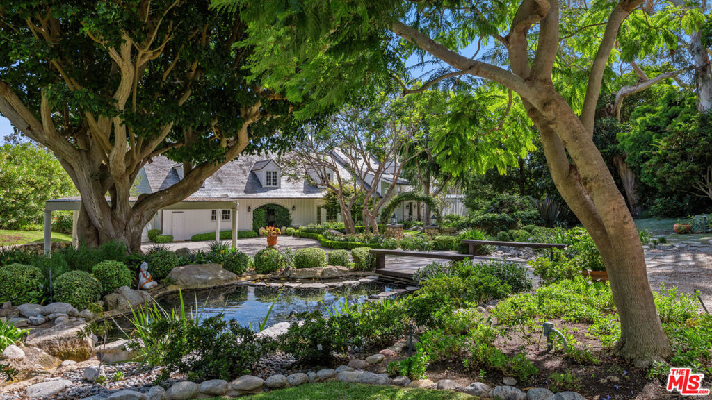 6825 Zumirez Drive
