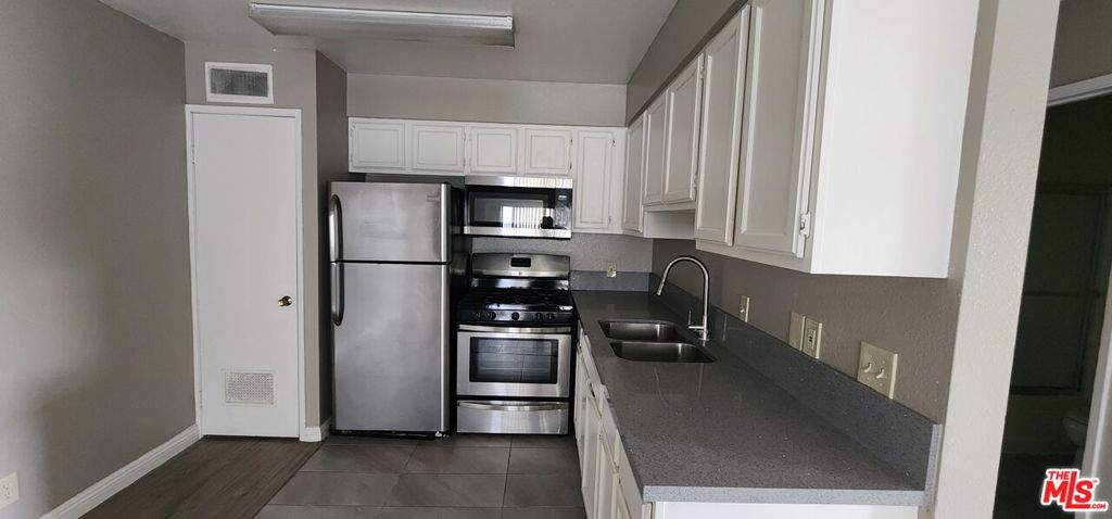 820 S St Andrews Place