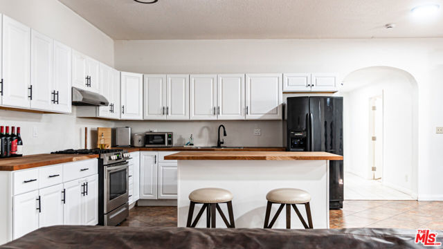 7449 Studio Road, Canoga Park CA: https://media.crmls.org/mediaz/26f3e85c-a6e2-4bcf-bbb5-9f86b3f85680.jpg