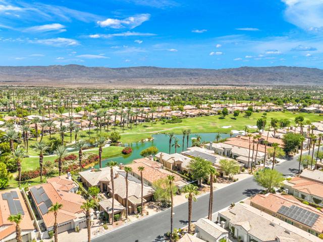 461 White Horse Trail, Palm Desert CA: https://media.crmls.org/mediaz/26f48a73-eea6-4fe7-a109-eba3fd3fa393.jpg