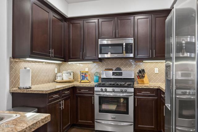 Detail Gallery Image 11 of 37 For 34 Secret Hollow Ln, Newbury Park,  CA 91320 - 3 Beds | 2/1 Baths