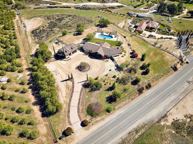 38408 Mesa Rd, Temecula CA: https://media.crmls.org/mediaz/26f4b975-8fa0-42bb-93f9-050d8cf1e1df.jpg