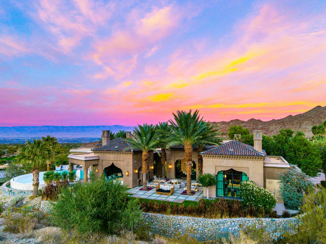613 Indian, Palm Desert CA: https://media.crmls.org/mediaz/26f53eff-ae2a-4a3a-bc42-828786ff2220.jpg