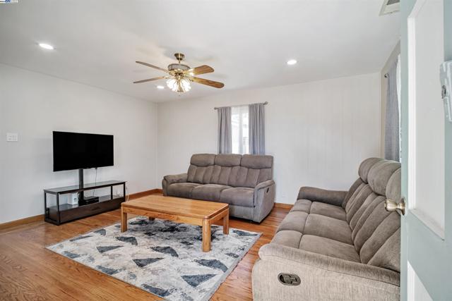 1105 Gardner Blvd., San Leandro CA: https://media.crmls.org/mediaz/26f58df4-72f8-42ac-8273-9a6ab1829fbb.jpg