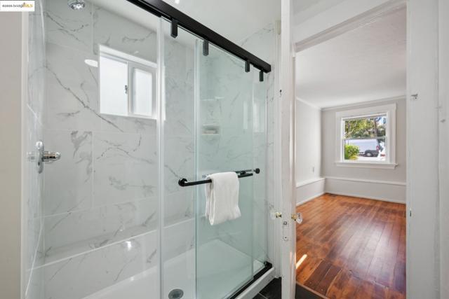3116 Harrison St, Oakland CA: https://media.crmls.org/mediaz/26f59642-708f-4f7f-9ee5-6b57600ecba2.jpg