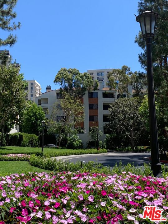 2122 Century Park Lane, Los Angeles CA: https://media.crmls.org/mediaz/26f5a8fb-ef2a-493e-bf73-1e29c2a1d5fd.jpg