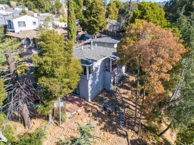 9560 Alcala Avenue, Oakland CA: https://media.crmls.org/mediaz/26f60e75-0648-4fd9-b873-9472416f8fa6.jpg