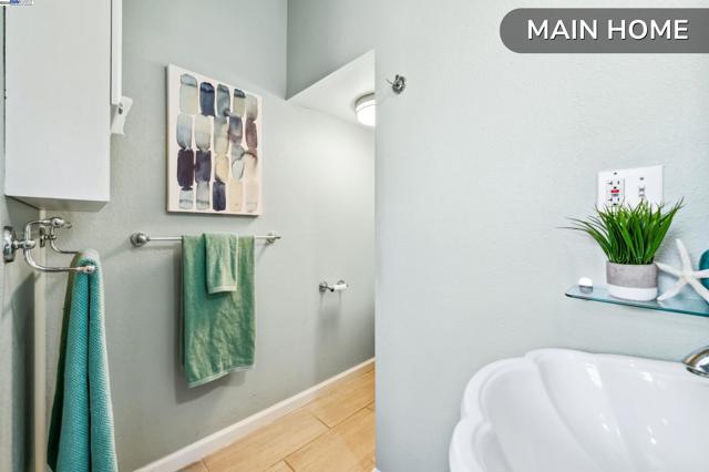 507 Maple St, Livermore CA: https://media.crmls.org/mediaz/26f648a7-5fbc-4602-88c7-3188f9143462.jpg