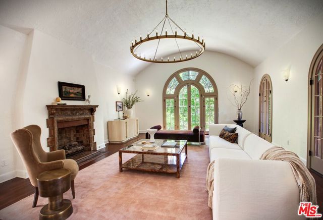1900 N Serrano Avenue, Los Angeles CA: https://media.crmls.org/mediaz/26f65d6b-e6aa-415c-905a-eaf81d4a2efa.jpg