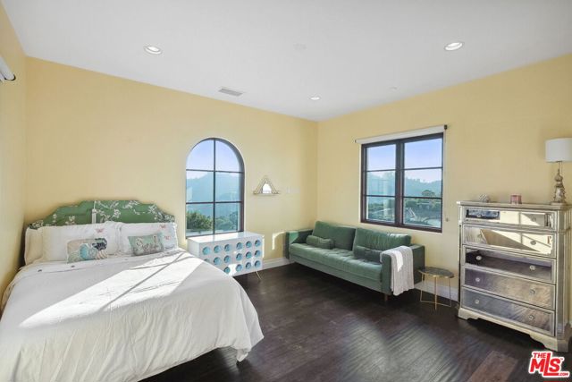 1650 Luse Tank Road, Topanga CA: https://media.crmls.org/mediaz/26f68062-5b7b-4e36-b789-1ef4c5a62617.jpg
