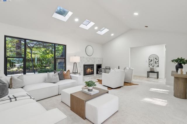 361 Castle Crest Rd, Alamo CA: https://media.crmls.org/mediaz/26f6d222-cca4-49a8-bc4c-f06e12ec6bda.jpg