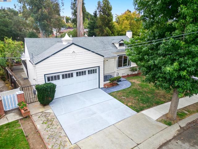 18760 Sandy Rd, Castro Valley CA: https://media.crmls.org/mediaz/26f77c99-4449-4519-9e78-7d835f82630e.jpg