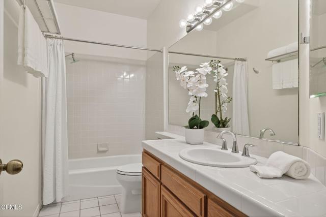 28 San Bernardino Avenue, Ventura CA: https://media.crmls.org/mediaz/26f7c531-9360-4983-95eb-7b1471637f94.jpg