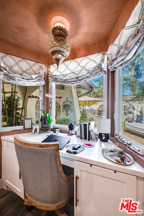 4635 Bellflower Avenue, North Hollywood CA: https://media.crmls.org/mediaz/26f7cf7c-9b36-45d8-8331-d81470f21cad.jpg