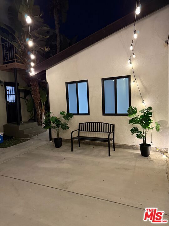 1282 1/2 S Highland Avenue, Los Angeles CA: https://media.crmls.org/mediaz/26f7d17b-2166-4daf-9061-c60eb6f1f072.jpg