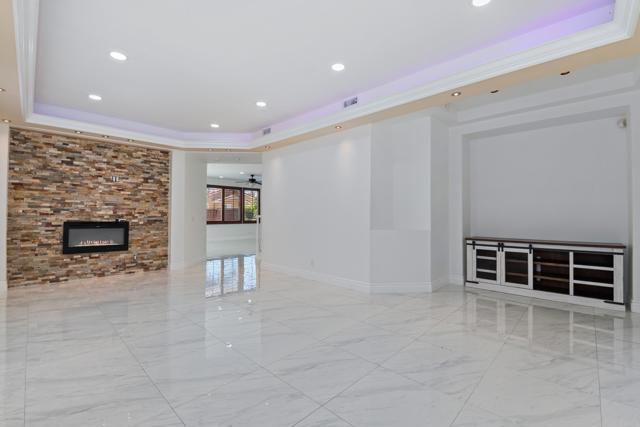 41231 Crooked Stick Dr, Temecula CA: https://media.crmls.org/mediaz/26f819a1-b6da-4b2f-a18c-f3d31e84e2bb.jpg