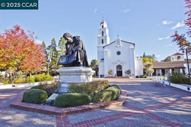 412 Woodminster, Moraga CA: https://media.crmls.org/mediaz/26f83d9b-17a2-4d5a-8cd0-3473359b86c7.jpg