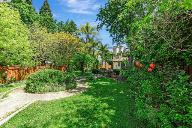 135 Cara Ct, Walnut Creek CA: https://media.crmls.org/mediaz/26f84617-eb22-47d8-b448-0f688de3efa6.jpg