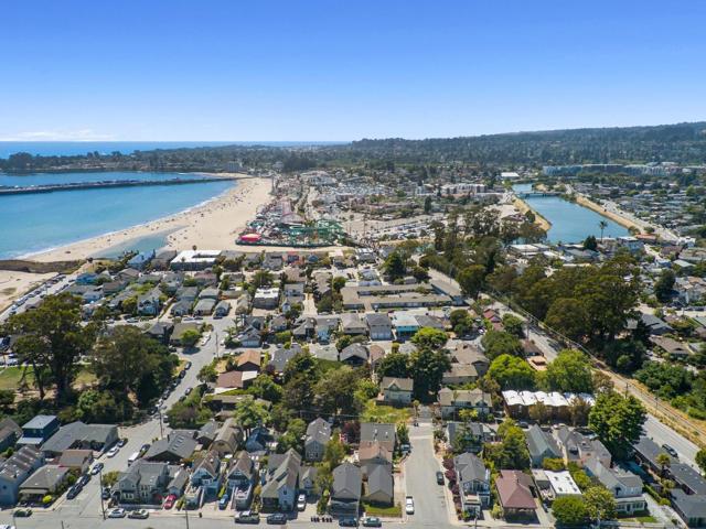 214 Brook Avenue, Santa Cruz CA: https://media.crmls.org/mediaz/26f84ed6-4ada-4db8-989f-cfcef3bd6fec.jpg