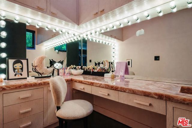 Image 18 of 28 For 537 Alta Vista Boulevard