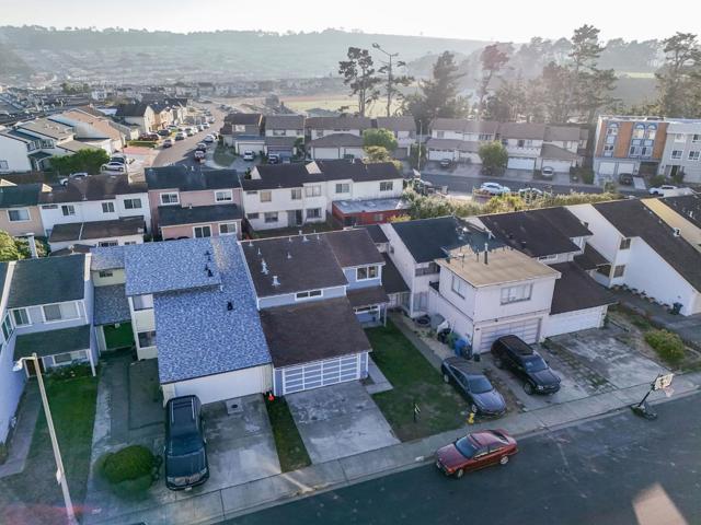 55 Saint James Court, Daly City CA: https://media.crmls.org/mediaz/26f923cc-2823-4405-b246-9777e39192a4.jpg