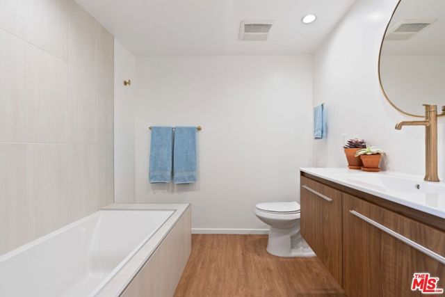 1244 14th Street, Santa Monica CA: https://media.crmls.org/mediaz/26f92d83-52ff-45a5-9aad-097ca55c4502.jpg