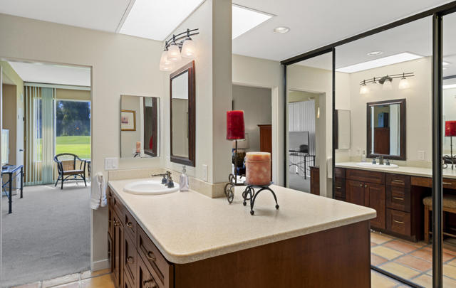 101 Mission Hills Drive, Rancho Mirage CA: https://media.crmls.org/mediaz/26f94caa-fbdc-463d-884c-3be1dcebcfb7.jpg