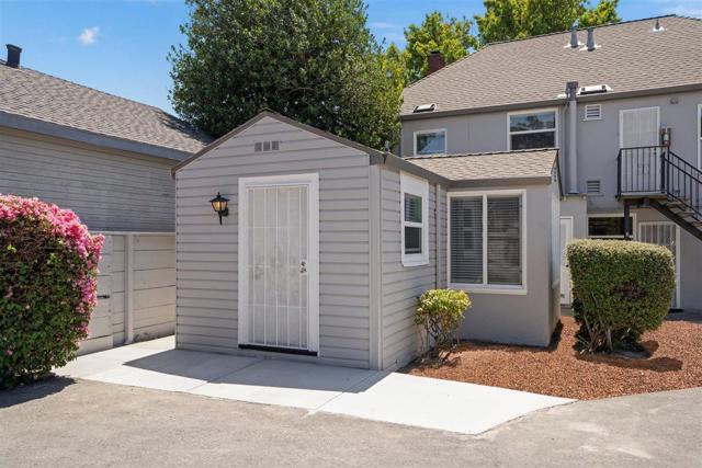 315 Grand Boulevard, San Mateo CA: https://media.crmls.org/mediaz/26f98366-b9a4-4418-b307-091466c2ba1f.jpg
