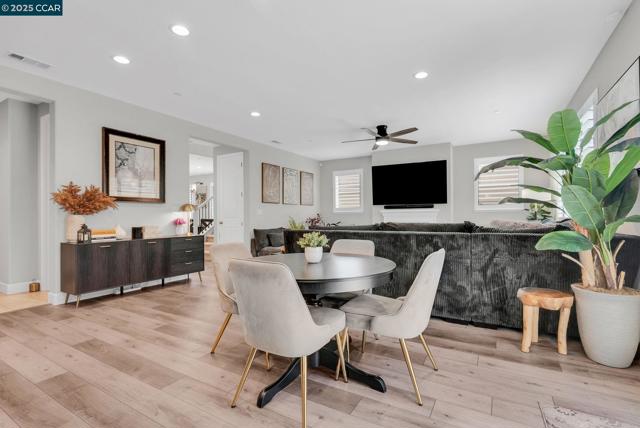 499 Yarrow Dr, Fairfield CA: https://media.crmls.org/mediaz/26f983ca-9059-4378-a26e-a4f83c49e0e2.jpg
