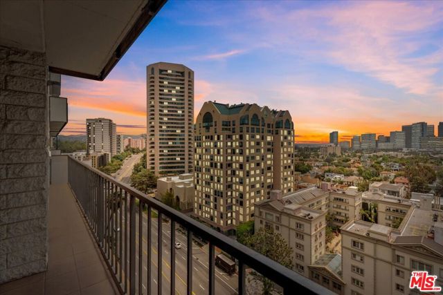 10535 Wilshire Boulevard, Los Angeles CA: https://media.crmls.org/mediaz/26f993a7-dd9c-4b92-893c-375f64d71b3c.jpg