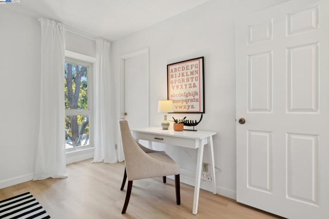1105 Fontana Dr, Alameda CA: https://media.crmls.org/mediaz/26f9c5c7-0718-4c73-bff5-76e095cd2733.jpg