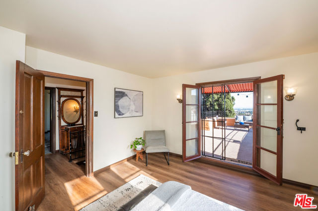 6655 Emmet Terrace, Los Angeles CA: https://media.crmls.org/mediaz/26f9df32-7f4f-4e2b-9821-db3efdedd9fe.jpg