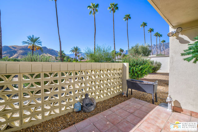 1859 Sandcliff Road, Palm Springs CA: https://media.crmls.org/mediaz/26f9f72e-174d-41c9-9083-ab752724bbf4.jpg