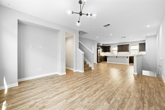 623 W Foothill Boulevard, Glendora CA: https://media.crmls.org/mediaz/26fa2491-9e53-4394-a670-b3680d17a5d3.jpg