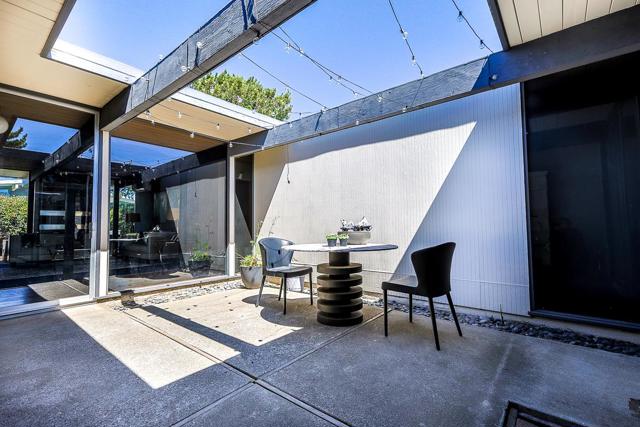 275 Puffin Court, Foster City CA: https://media.crmls.org/mediaz/26fa72fb-2cd9-4040-a145-b77741c2de74.jpg