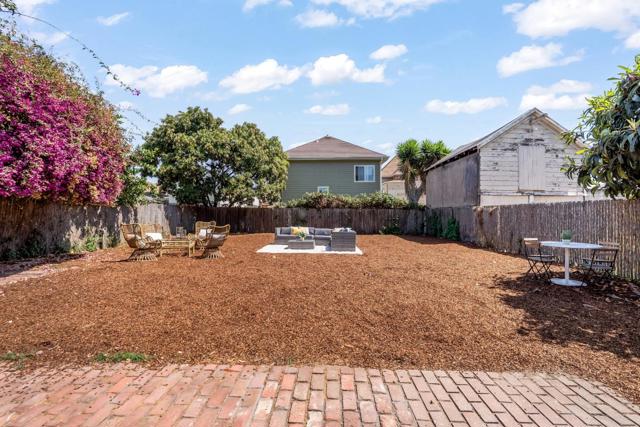 2900 Linden Street, Emeryville CA: https://media.crmls.org/mediaz/26fa9df4-1eb2-4d19-a4dc-2d6cabeb3c47.jpg