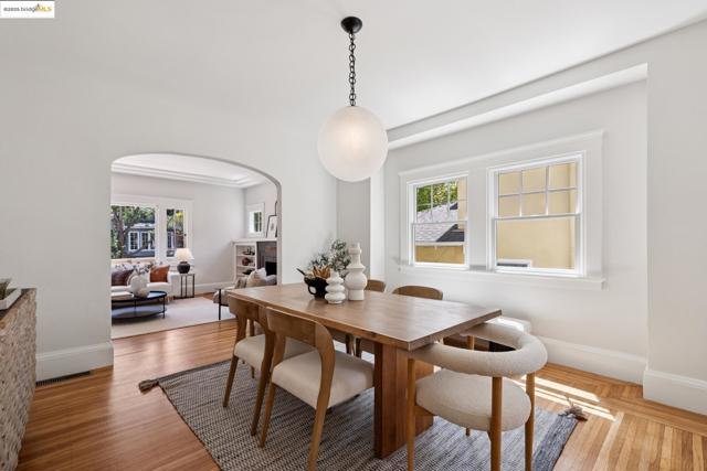 1071 Harvard Rd, Piedmont CA: https://media.crmls.org/mediaz/26fadb17-0b37-4d7e-9197-dc49295ee7c5.jpg