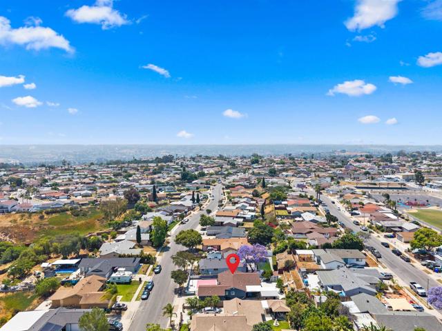 240 Ledgewood Ln, San Diego CA: https://media.crmls.org/mediaz/26fb32fe-e832-4bca-92bf-8a63c295a11c.jpg
