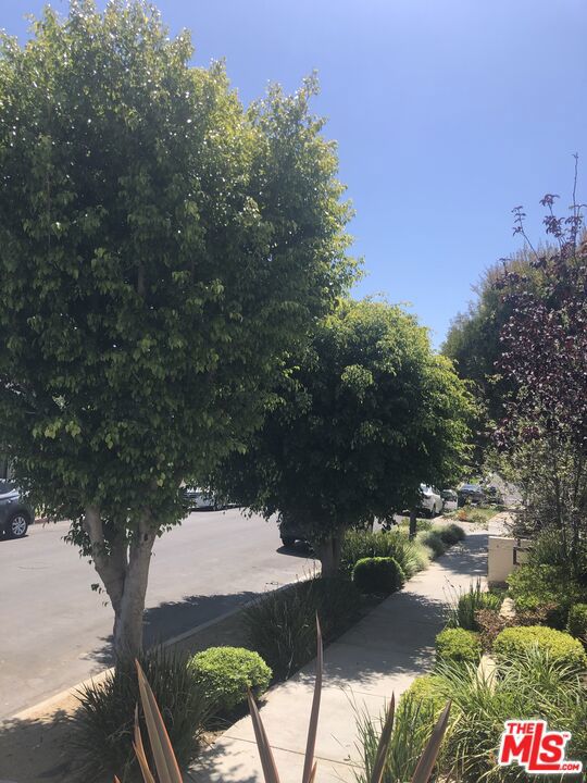 https://media.crmls.org/mediaz/26fc14dc-65cb-421f-b9c6-d06b24962e86.jpg?preset=X-Large