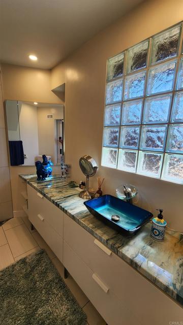 5855 Ithaca Place, San Diego CA: https://media.crmls.org/mediaz/26fcc00a-d8de-4d06-9fab-d10bea7f400f.jpg