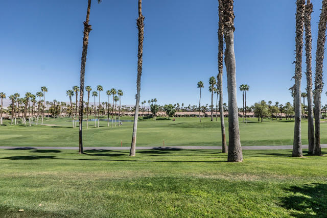 39432 Narcissus Way, Palm Desert CA: https://media.crmls.org/mediaz/26fd41b7-f0d3-46de-a8e1-4481d528ba63.jpg