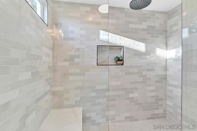 Image 23 of 71 For 6425 Crystalaire Dr