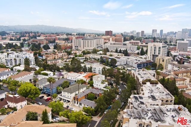 11051 Strathmore Drive, Los Angeles CA: https://media.crmls.org/mediaz/26fe1d39-1484-4029-a9df-690bcfeff14c.jpg