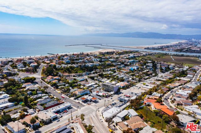 8701 Delgany Avenue, Playa del Rey CA: https://media.crmls.org/mediaz/26fe8b22-cd80-4f3e-91b3-9fb1752854fc.jpg
