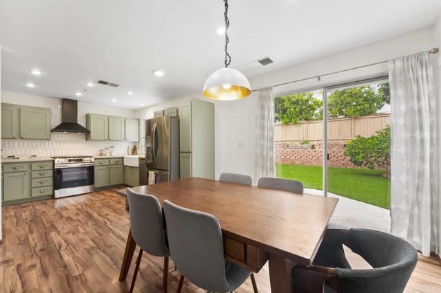 305 Cobblestone Place, Santee CA: https://media.crmls.org/mediaz/26feda46-44f9-4ebd-b086-58827f6c2348.jpg